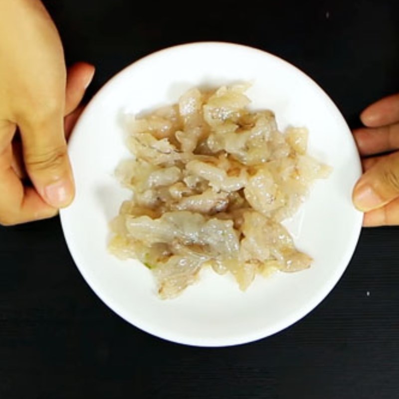 Bước 1 Sơ chế nguyên liệu Trứng cuộn tôm hấp ngũ sắc