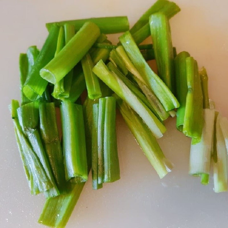 Bước 1 Sơ chế nguyên liệu Thịt gà xào bí ngòi
