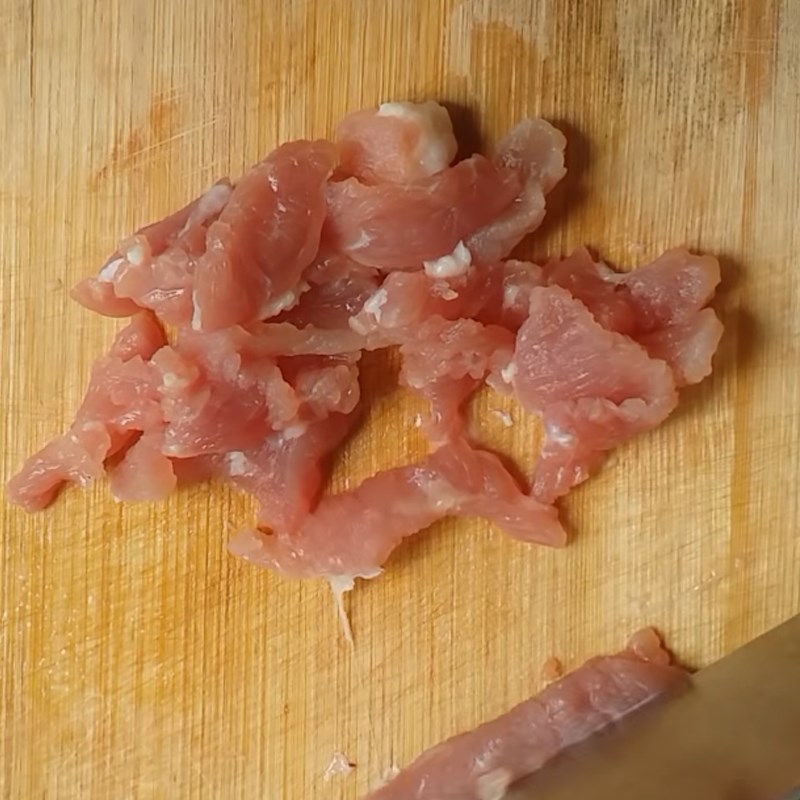 Bước 1 Sơ chế nguyên liệu Canh cải chua thịt heo