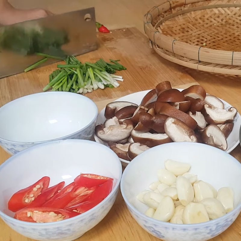 Bước 1 Sơ chế nguyên liệu Đậu đũa xào nấm đông cô