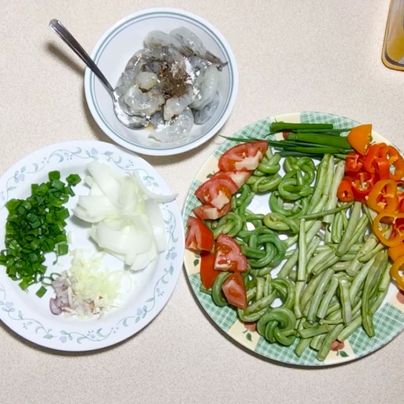 Bước 1 Sơ chế nguyên liệu Đậu đũa xào tôm tươi
