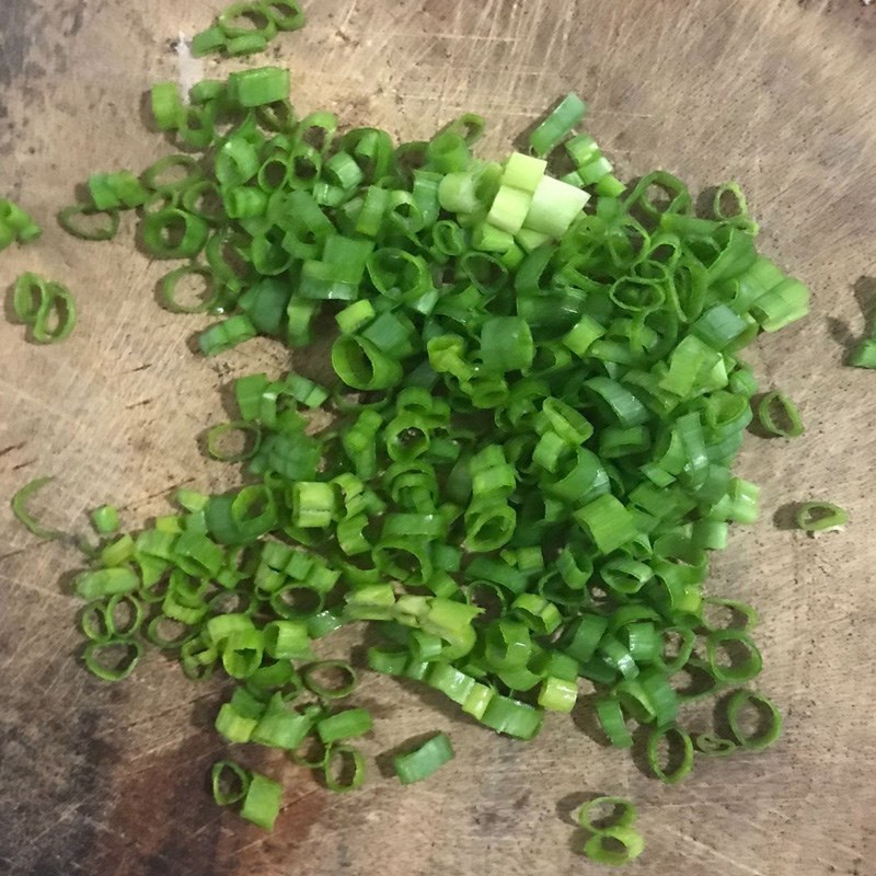 Bước 1 Sơ chế nguyên liệu Trứng chiên cà rốt