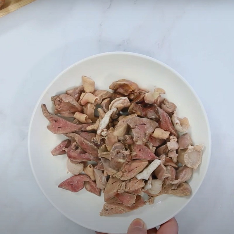 Bước 1 Sơ chế nguyên liệu Su su xào lòng gà