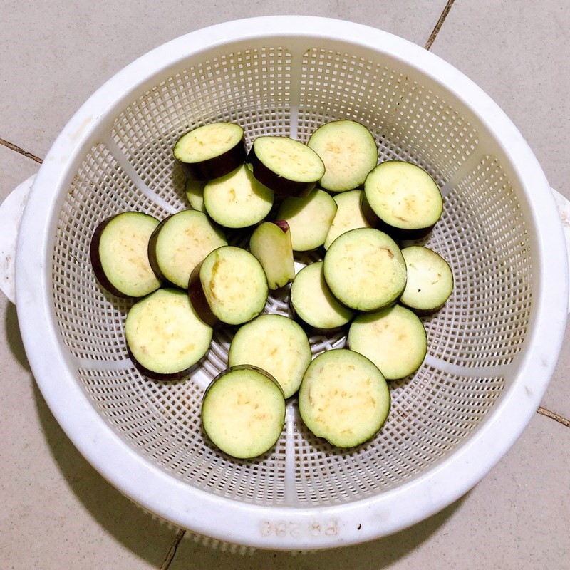 Bước 1 Sơ chế nguyên liệu Cà tím hấp mỡ hành