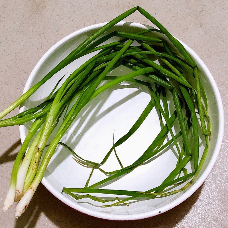 Bước 1 Sơ chế nguyên liệu Cà tím hấp mỡ hành