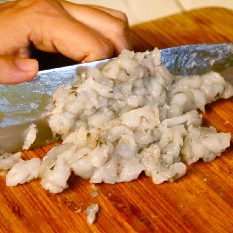 Bước 1 Sơ chế nguyên liệu Bánh tôm khoai tây chiên giòn (Công thức được chia sẻ bởi Tiktok Cách Nấu Ngon cùng Cách Nấu Ngon)