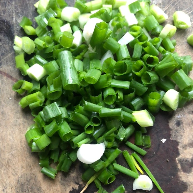 Bước 1 Sơ chế nguyên liệu Cơm chiên trứng