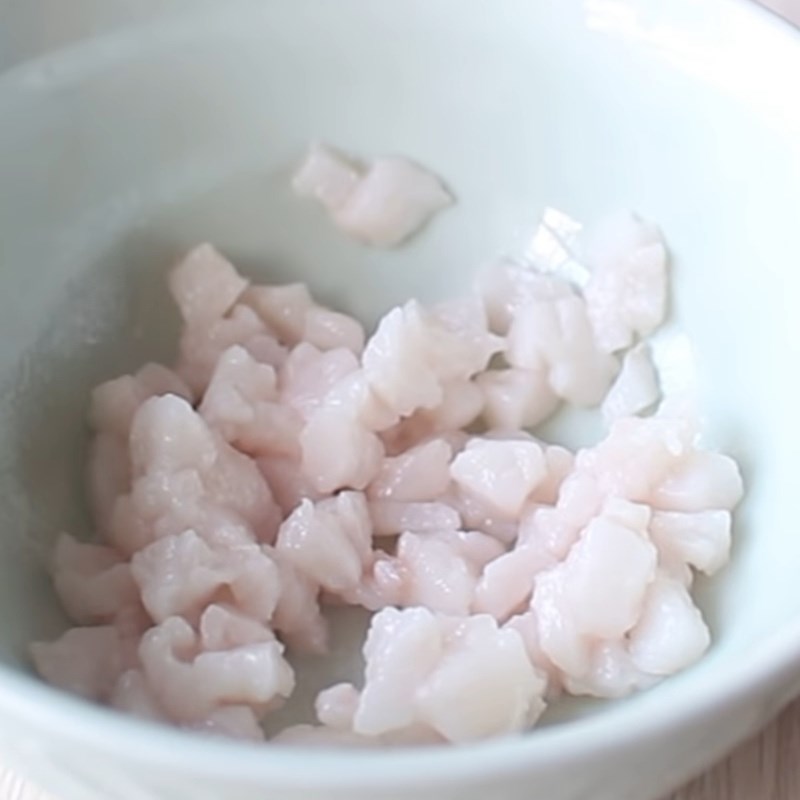 Bước 1 Sơ chế nguyên liệu Chả tôm Huế