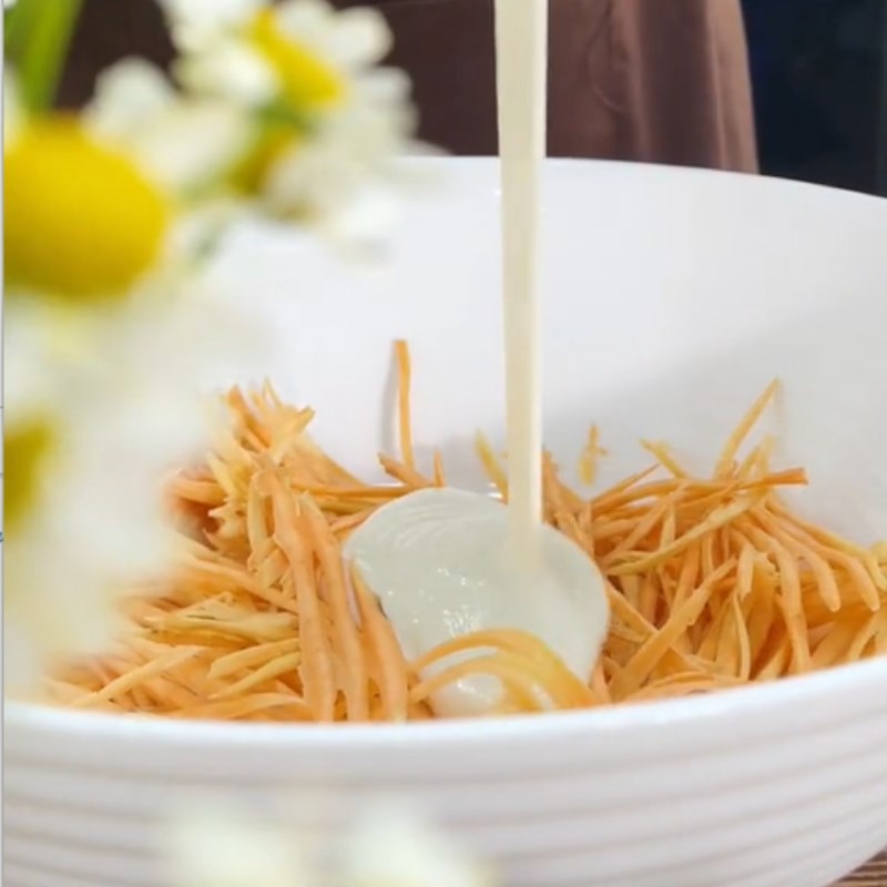 Bước 1 Sơ chế nguyên liệu Bánh tôm chiên Tây Hồ (Công thức được chia sẻ từ Tiktok Cách Nấu Ngon cùng Cách Nấu Ngon)