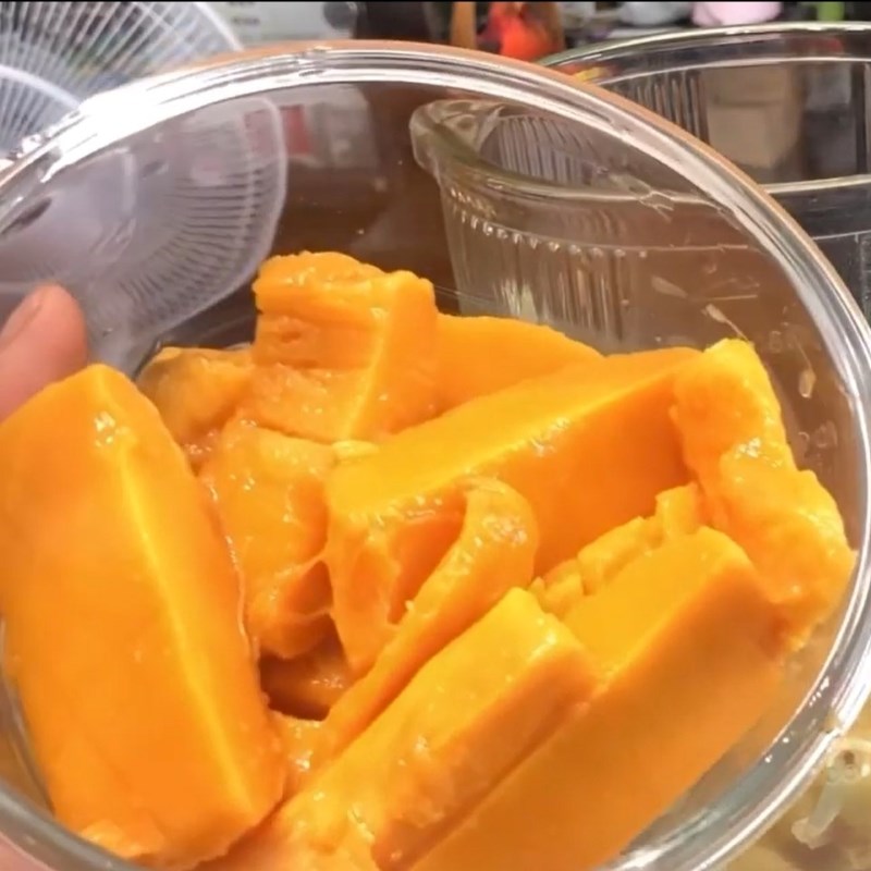 Bước 1 Sơ chế nguyên liệu Sinh tố mít xoài
