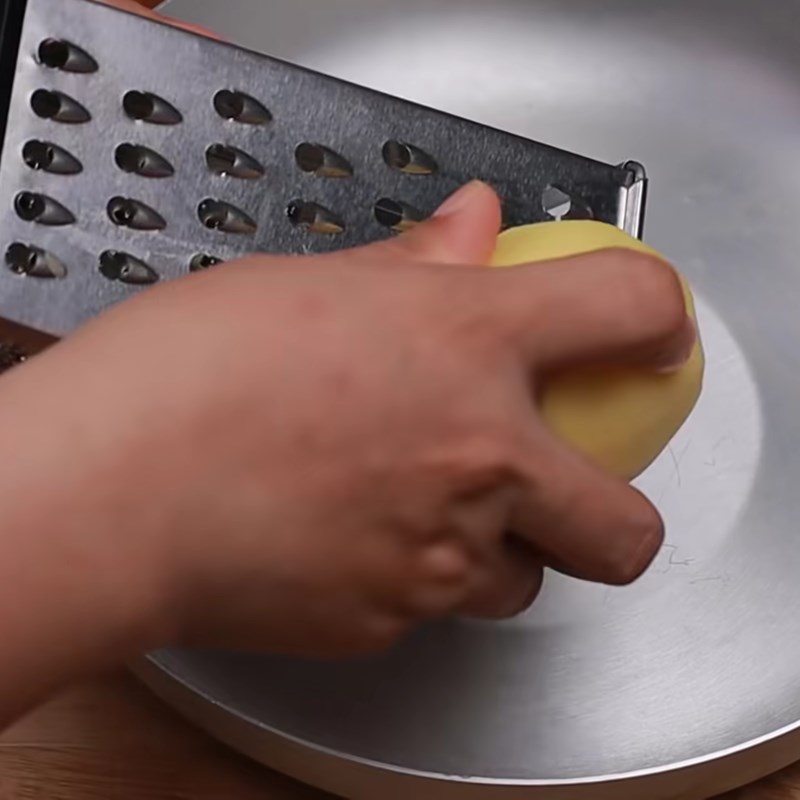 Bước 1 Sơ chế nguyên liệu Bánh khoai tây phô mai nướng