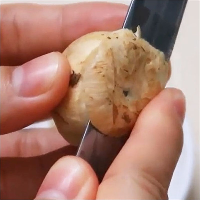 Bước 1 Sơ chế nguyên liệu Canh hạt sen