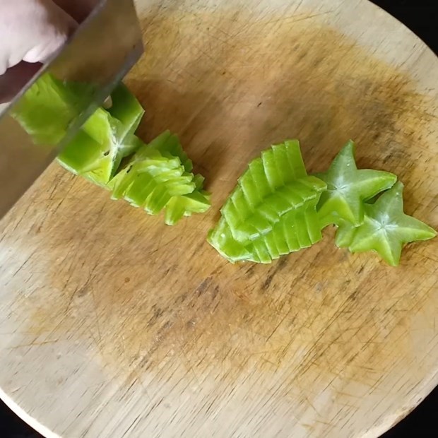 Bước 1 Sơ chế nguyên liệu Canh cá lăng nấu măng chua