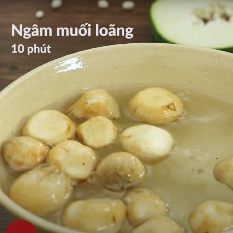 Bước 1 Sơ chế nguyên liệu Canh đu đủ chay với nấm rơm