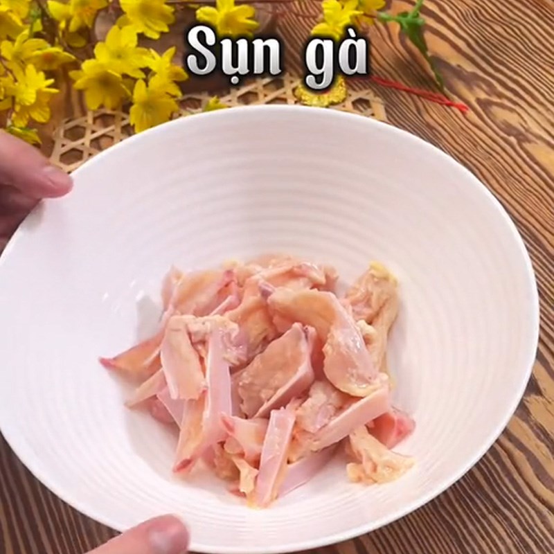 Bước 1 Sơ chế nguyên liệu Sụn gà chiên bơ tỏi (Công thức được chia sẻ từ Tiktok Vào Bếp cùng Cách Nấu Ngon)