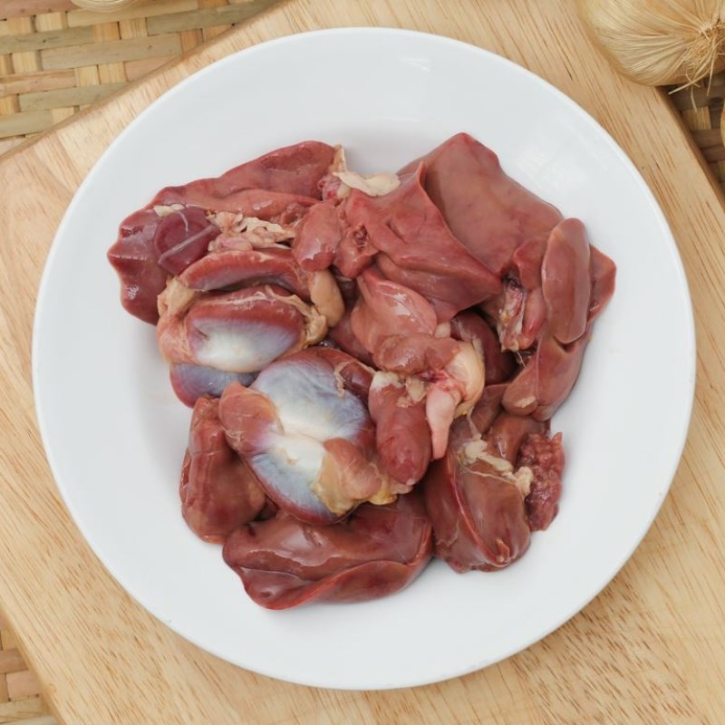 Bước 1 Sơ chế nguyên liệu Lòng gà xào mướp (Công thức được chia sẻ từ Tiktok Cách Nấu Ngon cùng Cách Nấu Ngon)