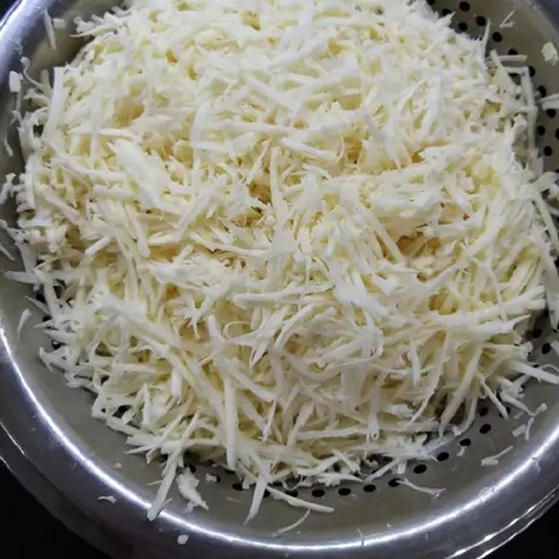 Bước 1 Sơ chế nguyên liệu Bánh mì xíu mại trứng muối