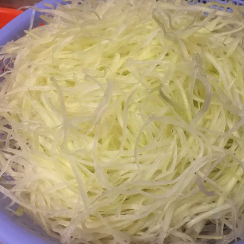 Bước 1 Sơ chế nguyên liệu Nem chua chay làm từ đu đủ