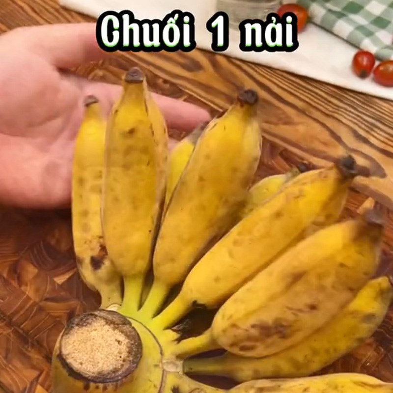 Bước 1 Sơ chế nguyên liệu Kem chuối (Công thức được chia sẻ từ TikTok Cách Nấu Ngon cùng Cách Nấu Ngon)