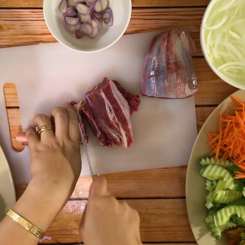 Bước 1 Sơ chế nguyên liệu Nộm bắp bò thập cẩm