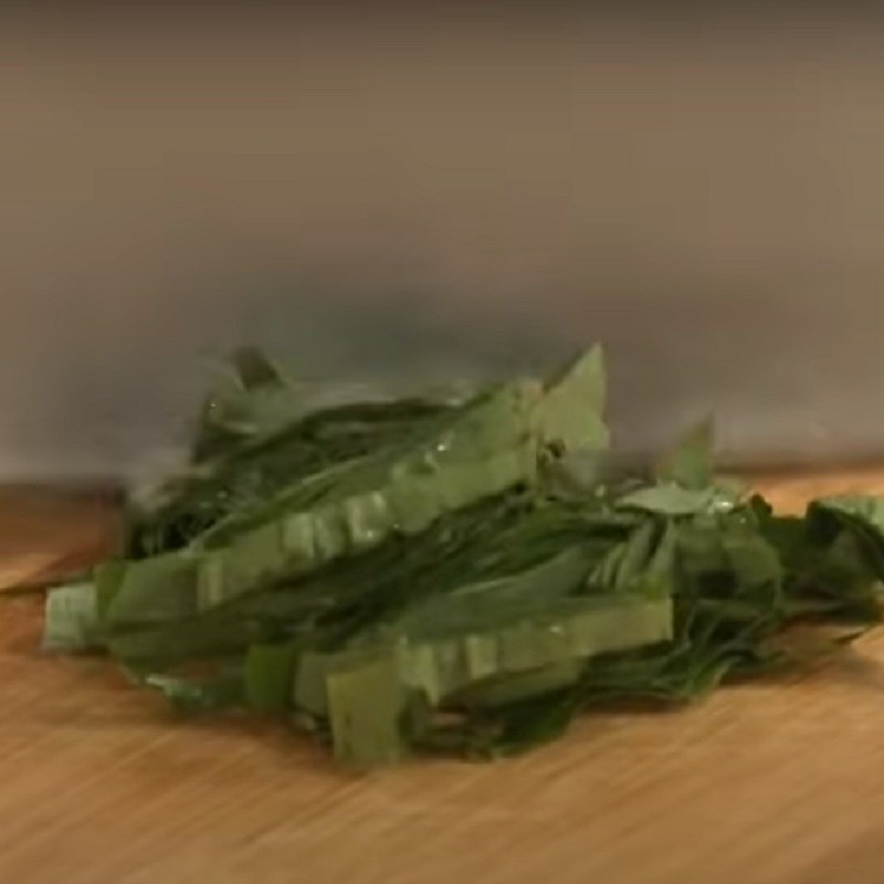 Bước 2 Sơ chế nguyên liệu khác Canh đu đủ chay nấu với lá lốt