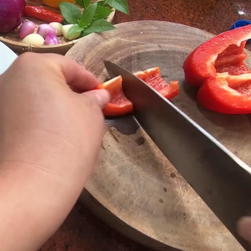 Bước 2 Sơ chế nguyên liệu khác Pizza hải sản phô mai