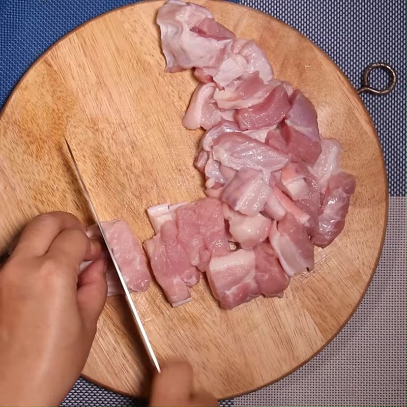 Bước 1 Sơ chế nguyên liệu tươi sống Lẩu mắm ruốc