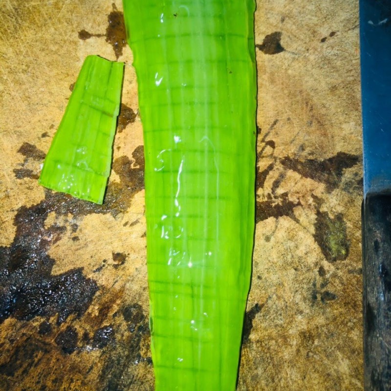 Bước 1 Sơ chế nha đam Nha đam đường phèn (công thức được chia sẻ từ người dùng)