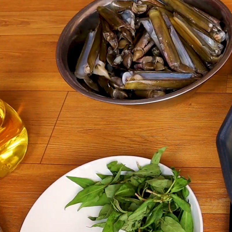 Bước 1 Sơ chế ốc móng tay Ốc móng tay xào me