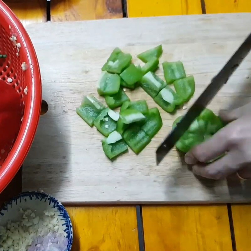 Bước 2 Sơ chế ớt chuông Bò xào ớt chuông