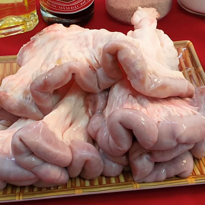 Bước 1 Sơ chế phèo bò Lòng bò khìa bằng chảo