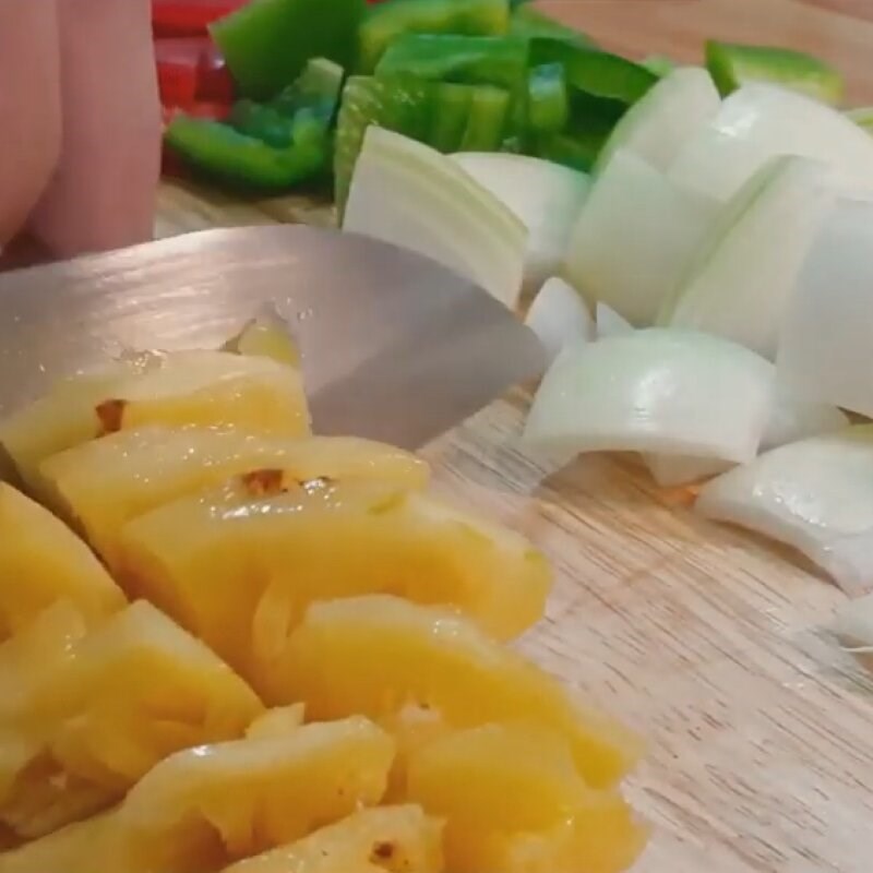 Bước 1 Sơ chế rau củ Ức gà xào chua ngọt