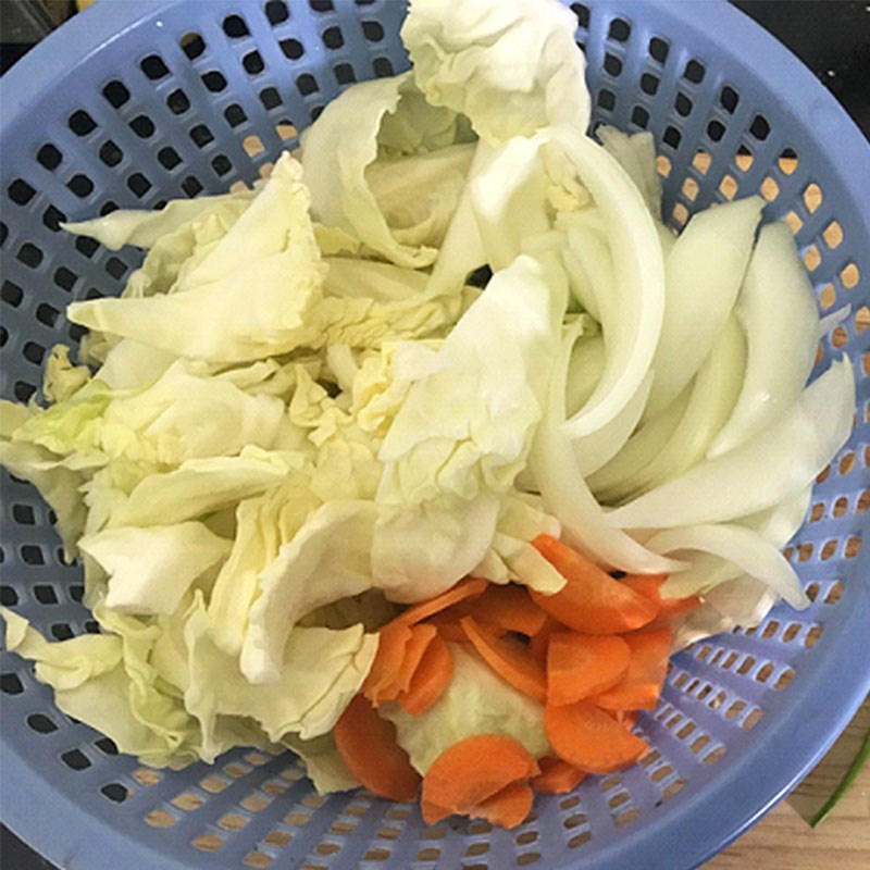Bước 2 Sơ chế rau củ Gà xào phô mai