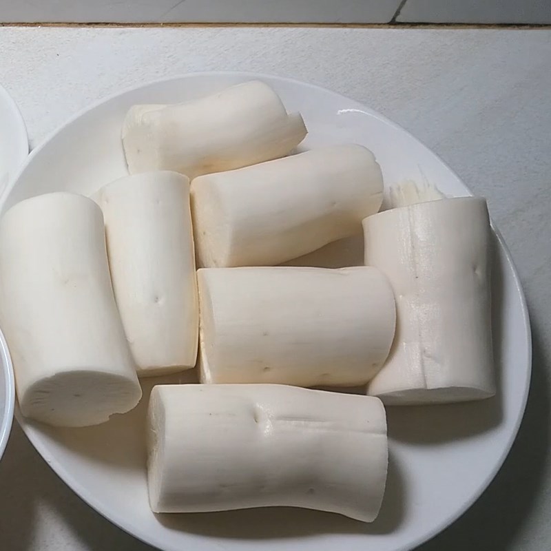 Bước 1 Sơ chế sắn và gừng Chè sắn