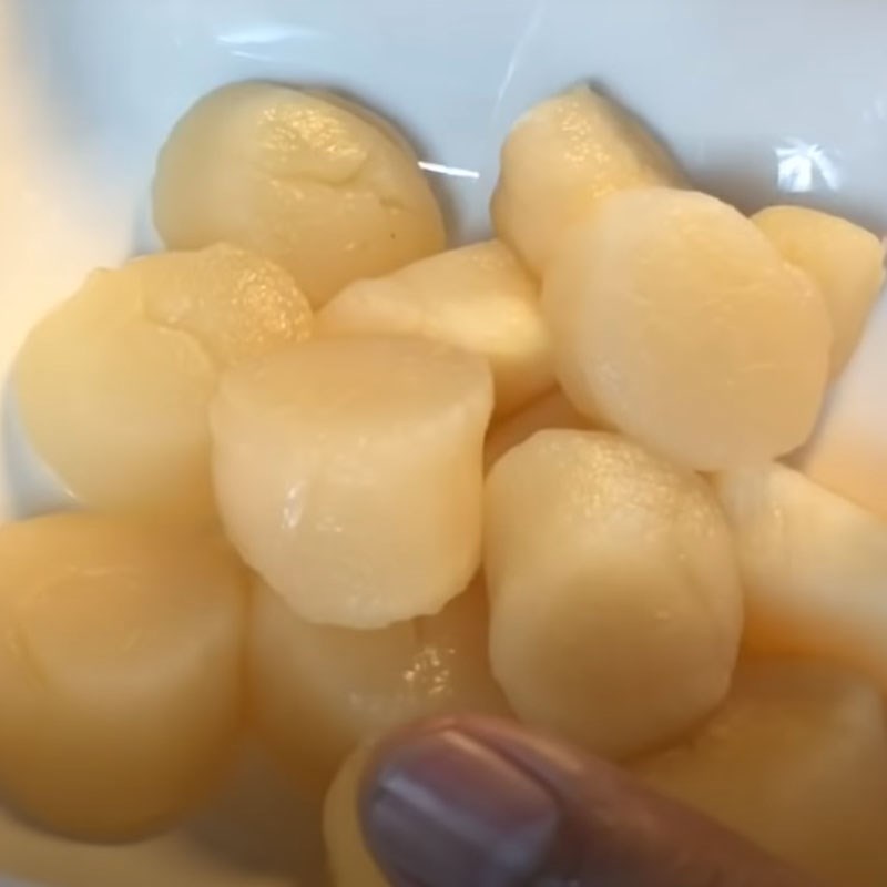 Bước 1 Sơ chế sò điệp Cồi sò điệp xào măng tây