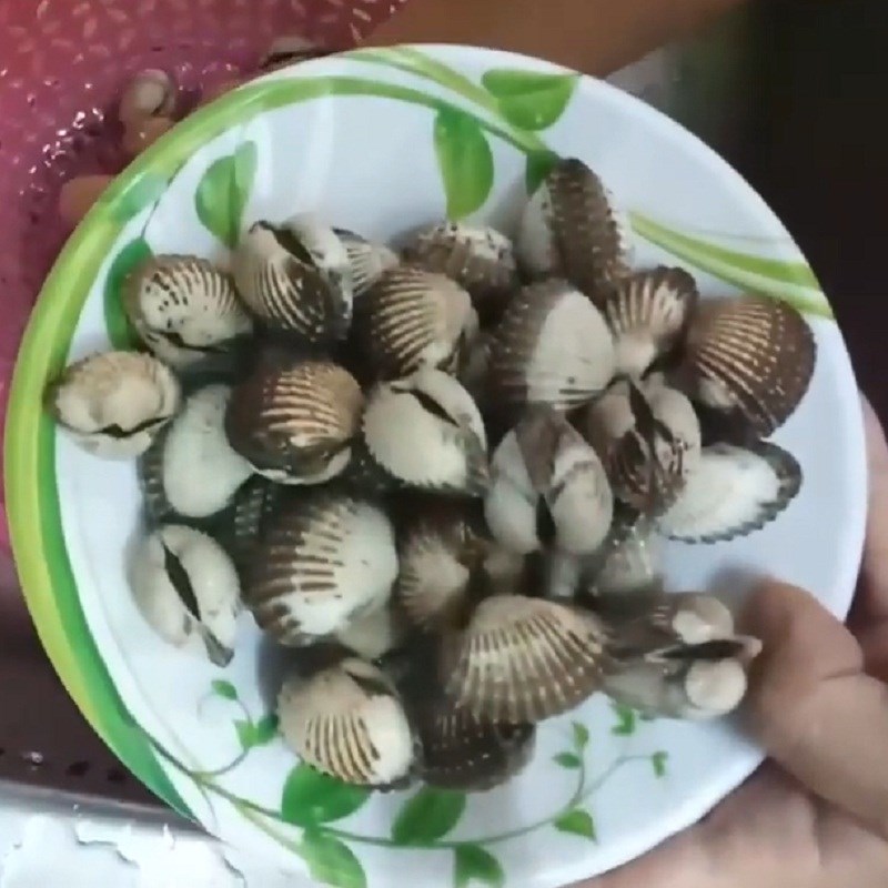 Bước 1 Sơ chế sò huyết Sò huyết nướng mọi