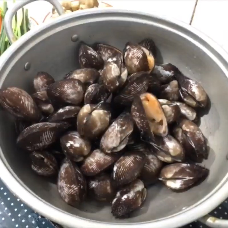 Bước 1 Sơ chế sò lông Cháo sò lông
