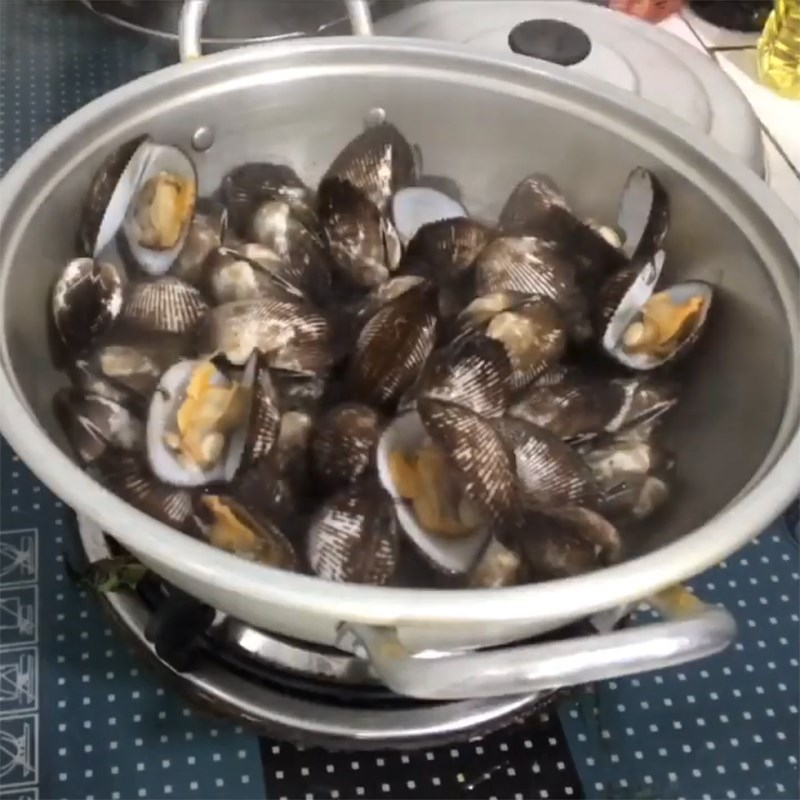 Bước 1 Sơ chế sò lông Cháo sò lông