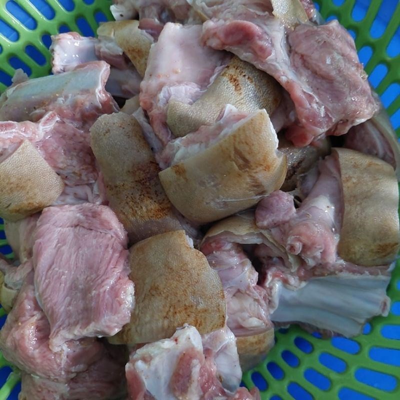 Bước 1 Sơ chế sườn dê Sườn dê hầm thuốc bắc ngải cứu