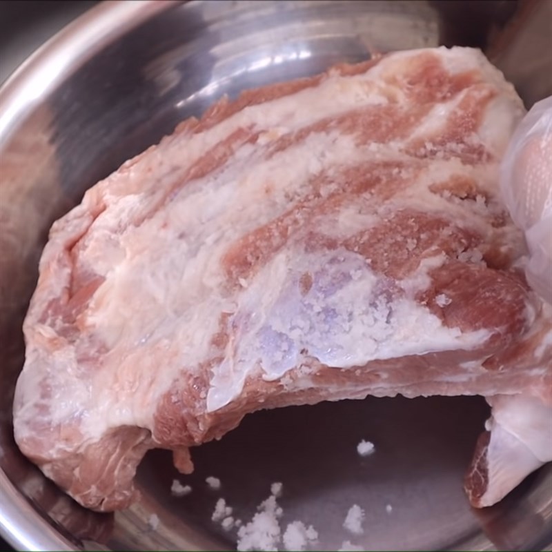 Bước 1 Sơ chế sườn non Cà ri sườn heo