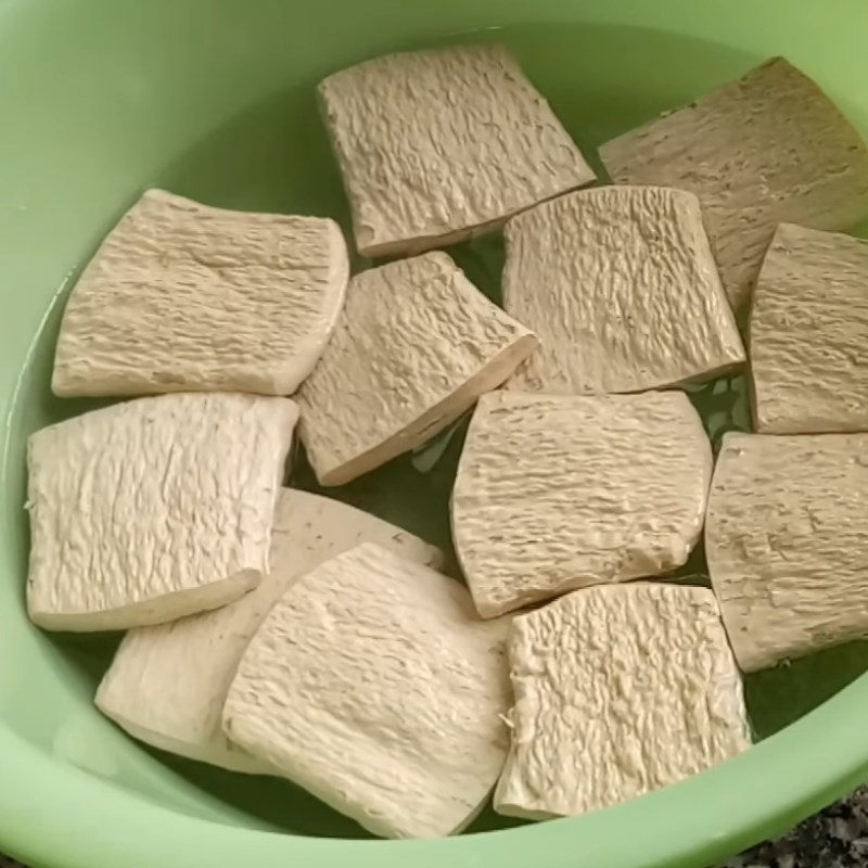 Bước 1 Sơ chế sườn non Sườn non chay chiên sả ớt