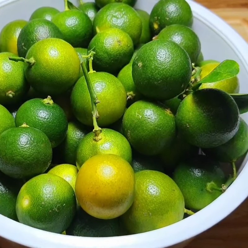 Bước 1 Sơ chế tắc Nước mắm tắc