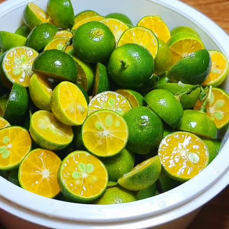 Bước 1 Sơ chế tắc Nước mắm tắc