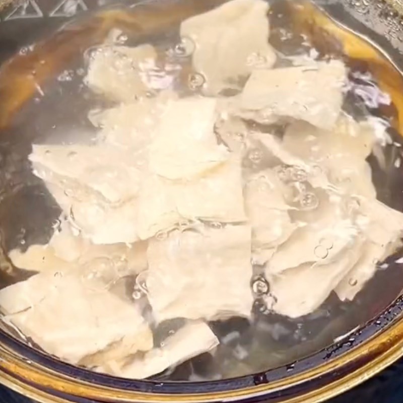 Bước 1 Sơ chế tàu hũ ky Chả giò chay tàu hũ ky