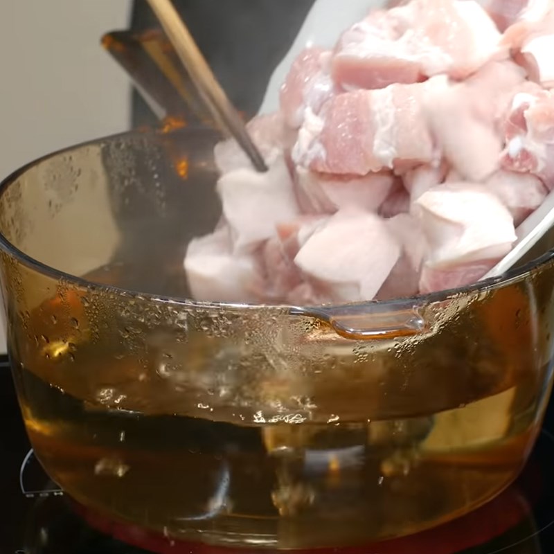 Bước 1 Sơ chế thịt Thịt kho trám đen