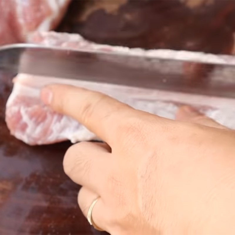 Bước 1 Sơ chế thịt ba chỉ Thịt ba chỉ rim nước mắm