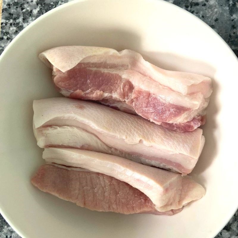 Bước 1 Sơ chế thịt ba chỉ Thịt ba chỉ rim mặn ngọt