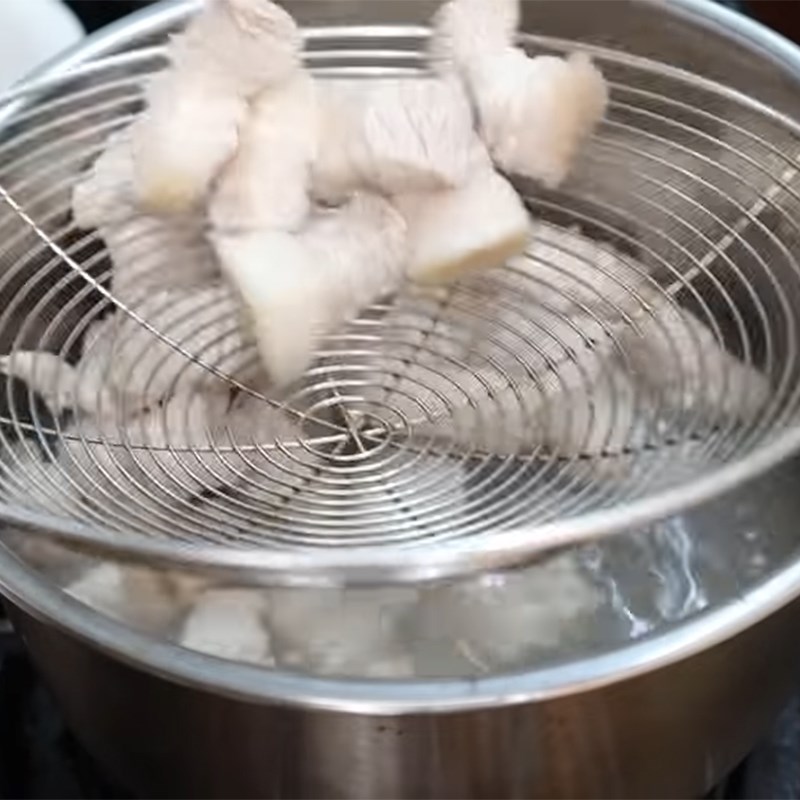 Bước 1 Sơ chế thịt ba chỉ Thịt ba chỉ rim nước mắm