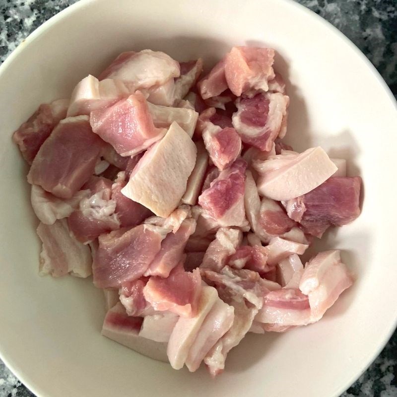 Bước 1 Sơ chế thịt ba chỉ Thịt ba chỉ rim mặn ngọt