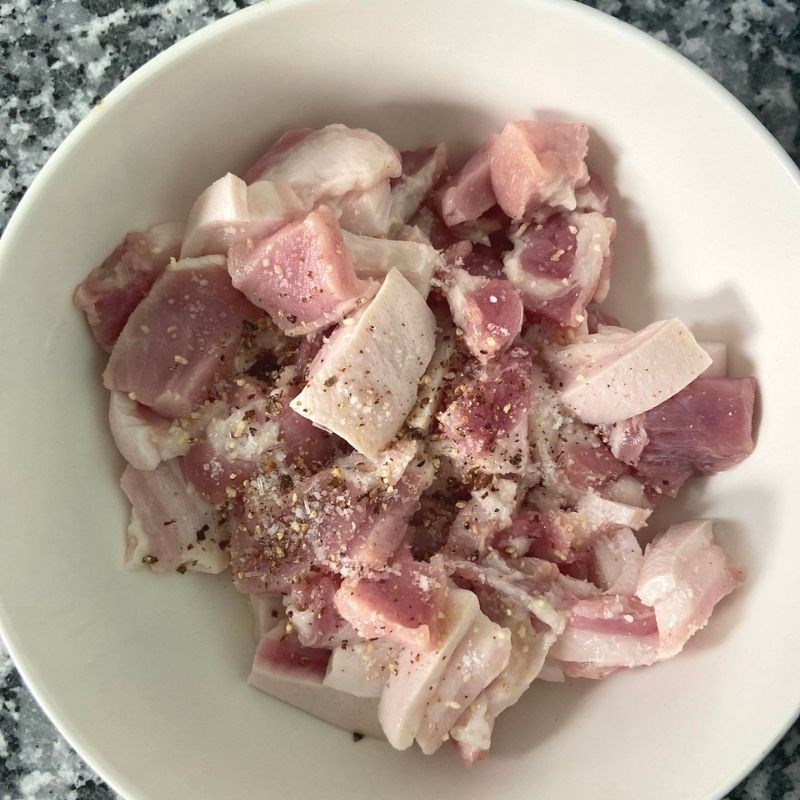 Bước 1 Sơ chế thịt ba chỉ Thịt ba chỉ rim mặn ngọt